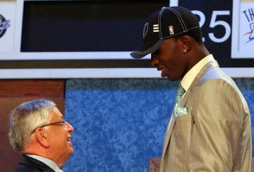 NEW YORK - JUNE 25:  NBA Commissioner David Stern shakes hands with the second overall draft pick by the Memphis Grizzlies,  Hasheem Thabeet during the 2009 NBA Draft at the Wamu Theatre at Madison Square Garden June 25, 2009 in New York City. NOTE TO USER: User expressly acknowledges and agrees that, by downloading and/or using this Photograph, User is consenting to the terms and conditions of the Getty Images License Agreement.  (Photo by Jim McIsaac/Getty Images)