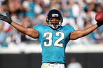 JACKSONVILLE, FL - NOVEMBER 23:  Maurice Jones-Drew #32 of the Jacksonville Jaguars during the game against the Minnesota Vikings at Jacksonville Municipal Stadium on November 23, 2008 in Jacksonville, Florida.  (Photo by Sam Greenwood/Getty Images)
