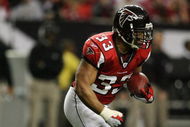 ATLANTA - DECEMBER 28:  Running back Michael Turner #33 of the Atlanta Falcons looks for room to run while taking on the St. Louis Rams at Georgia Dome on December 28, 2008 in Atlanta, Georgia. The Falcons defeated the Rams 31-27.  (Photo by Doug Benc/Getty Images)