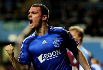 BIRMINGHAM, UNITED KINGDOM - OCTOBER 23:  Ajax defender Thomas Vermaelen celebrates after scoring the first Ajax goal during the UEFA Cup Group E match between Aston Villa and Ajax at Villa Park on October 23 2008 in Birmingham, England.  (Photo by Stu Forster/Getty Images)