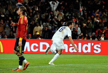 BLOEMFONTEIN, SOUTH AFRICA - JUNE 24:  Clint Dempsey #8 of USA runs past Spain's defender Sergio Ramos (L) as he celebrates after scoring the 2:0 goal during the FIFA Confederations Cup Semi Final match between Spain and USA at the Free State stadium on June 24, 2009 in Bloemfontein, South Africa.  (Photo by Kevork Djansezian/Getty Images)