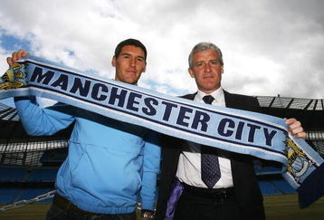 MANCHESTER, ENGLAND - JUNE 11:  Mark Hughes (R), manager of Manchester City unveils new signing Gareth Barry at a Press conference at the City of Manchester Stadium on June 11, 2009 in Manchester, England.  (Photo by Matthew Lewis/Getty Images)