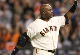 SAN FRANCISCO - SEPTEMBER 26: Barry Bonds #25 of the San Francisco Giants waves to fans as he leaves the game against the San Diego Padres at the end of the sixth inning on September 26, 2007 at AT&T Park in San Francisco, California. Tonight will be the final home game for Bonds as a member of the San Francisco Giants. (Photo by Jed Jacobsohn/Getty Images)