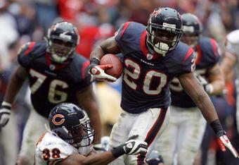 HOUSTON - DECEMBER 28:  Steve Slaton #20 of the Houston Texans is tackled short of the goal line by Danieal Manning #38 of the Chicago Bears during the second half at the Reliant Stadium December 28, 2008 in Houston, Texas.  The Texans won 31-24.  (Photo by Harry How/Getty Images)
