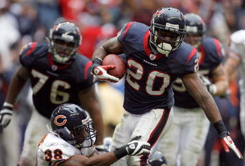 HOUSTON - DECEMBER 28:  Steve Slaton #20 of the Houston Texans is tackled short of the goal line by Danieal Manning #38 of the Chicago Bears during the second half at the Reliant Stadium December 28, 2008 in Houston, Texas.  The Texans won 31-24.  (Photo by Harry How/Getty Images)