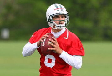 FLORHAM PARK, NJ - MAY 02:  Quarterback Mark Sanchez #6 of the New York Jets throws a pass during minicamp on May 2, 2009 at the Atlantic Health Jets Training Center in Florham Park, New Jersey.  (Photo by Jim McIsaac/Getty Images)