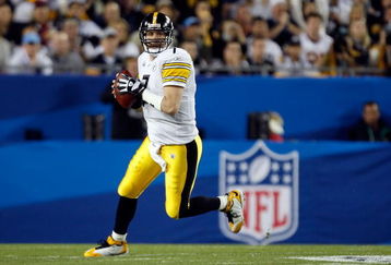 TAMPA, FL - FEBRUARY 01:  Quarterback Ben Roethlisberger #7 of the Pittsburgh Steelers passes against the Arizona Cardinals during Super Bowl XLIII on February 1, 2009 at Raymond James Stadium in Tampa, Florida.  (Photo by Streeter Lecka/Getty Images)