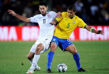 JOHANNESBURG, SOUTH AFRICA - JUNE 28:  Felipe Melo of Brazil battles with Clint Dempsey of USA during the FIFA Confederations Cup Final between USA and Brazil at the Ellis Park Stadium on June 28, 2009 in Johannesburg, South Africa.  (Photo by Kevork Djansezian/Getty Images)