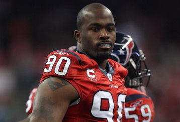 HOUSTON - DECEMBER 01:  Mario Williams #90 of the Houston Texans during play against the Jacksonville Jaguars at Reliant Stadium on December 1, 2008 in Houston, Texas.  (Photo by Ronald Martinez/Getty Images)
