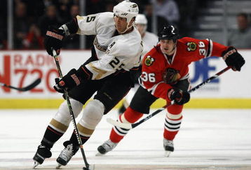 CHICAGO - MARCH 03: Chris Pronger #25 of the Anaheim Ducks looks to pass as he skates up the ice ahead of Dave Bolland #36 of the Chicago  Blackhawks on March 3, 2009 at the United Center in Chicago, Illinois. The Blackhawks defeated the Ducks 3-2 in overtime. (Photo by Jonathan Daniel/Getty Images)