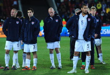 JOHANNESBURG, SOUTH AFRICA - JUNE 28:  Oguchi Onyewu (R) of USA and his team mates show their dejection at the end of the FIFA Confederations Cup Final between USA and Brazil at the Ellis Park Stadium on June 28, 2009 in Johannesburg, South Africa.  (Photo by Laurence Griffiths/Getty Images)