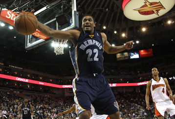 OAKLAND, CA - MARCH 30:  Rudy Gay #22 of the Memphis Grizzlies saves a ball against the Golden State Warriors during an NBA game on March 30, 2009 at Oracle Arena in Oakland, California. NOTE TO USER: User expressly acknowledges and agrees that, by downloading and or using this photograph, User is consenting to the terms and conditions of the Getty Images License Agreement.  (Photo by Jed Jacobsohn/Getty Images)