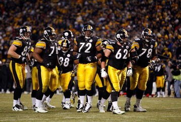 PITTSBURGH - JANUARY 11:  (L-R) Heath Miller #83, Willie Colon #74, Carey Davis, #38, Darnell Stapleton #72, Justin Hartwig #62 and Max Starks #78 of the Pittsburgh Steelers break the offensive huddle against the San Diego Chargers during their AFC Divisional Playoff Game on January 11, 2009 at Heinz Field in Pittsburgh, Pennsylvania. Steelers won 35-24. (Photo by Chris Graythen/Getty Images)