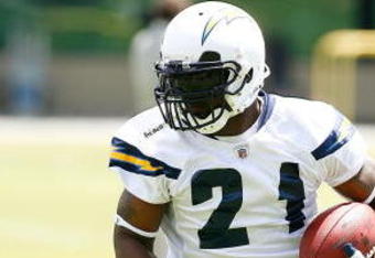 SAN DIEGO - MAY 03: Running back LaDainian Tomlinson #21 of the San Diego Chargers runs upfield during a practice drill at minicamp at the Chargers training facility on May 3, 2009 in San Diego, California. (Photo by Kevin Terrell/Getty Images)