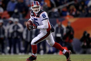 DENVER - DECEMBER 21:  Quarterback Trent Edwards #5 of the Buffalo Bills rolls out and looks for a receiver against the Denver Broncos during NFL action at Invesco Field at Mile High on December 21, 2008 in Denver, Colorado. The Bills defeated the Broncos 30-23.  (Photo by Doug Pensinger/Getty Images)