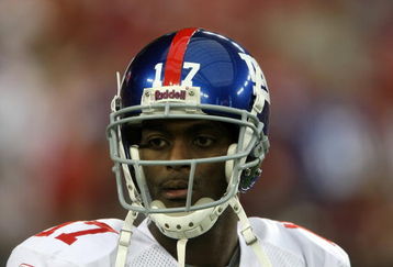 GLENDALE, AZ - NOVEMBER 23:  Wide receiver Plaxico Burress #17 of the New York Giants warms up for the game with the Arizona Cardinals on November 23, 2008 at University of Phoenix Stadium in Glendale, Arizona. The Giants won 37-29.  (Photo by Stephen Dunn/Getty Images)
