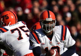 PISCATAWAY, NJ - NOVEMBER 25:  Perry Patterson #10 of the Syracuse University Orange looks to throw against the Rutgers Scarlet Knights on November 25, 2006 at Rutgers Stadium in Piscataway, New Jersey.  (Photo by Chris McGrath/Getty Images)