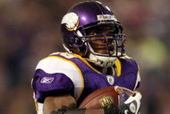MINNEAPOLIS - DECEMBER 28:   Adrian Peterson #28 of the Minnesota Vikings carries the ball in for a touchdown in the second quarter against the New York Giants on December 28, 2008 at the Hubert H. Humphrey Metrodome in Minneapolis, Minnesota. (Photo by Elsa/Getty Images)