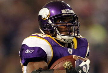 MINNEAPOLIS - DECEMBER 28:   Adrian Peterson #28 of the Minnesota Vikings carries the ball in for a touchdown in the second quarter against the New York Giants on December 28, 2008 at the Hubert H. Humphrey Metrodome in Minneapolis, Minnesota. (Photo by Elsa/Getty Images)
