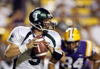 BATON ROUGE, LA - SEPTEMBER 23:   Quarterback Anthony Scelfo #9 of Tulane University looks to complete a pass against Louisiana State University on September 23, 2006 at Tiger Stadium in Baton Rouge, Louisiana. LSU defeated Tulane 49-7.    (Photo by Chris Graythen/Getty Images)