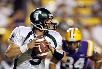 BATON ROUGE, LA - SEPTEMBER 23:   Quarterback Anthony Scelfo #9 of Tulane University looks to complete a pass against Louisiana State University on September 23, 2006 at Tiger Stadium in Baton Rouge, Louisiana. LSU defeated Tulane 49-7.    (Photo by Chris Graythen/Getty Images)