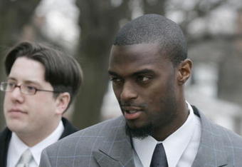 LEBANON - JANUARY 14: New York Giants wide receiver Plaxico Burress arrives at the Lebanon County Courthouse January 14, 2009 in Lebanon, Pa.  Burress is scheduled to appear in a civil trial in a dispute with an automobile dealer over what he owes in damages to a vehicle supplied to him by the dealership. (Photo by Chris Gardner/Getty Images)