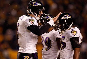 PITTSBURGH - JANUARY 18:  Joe Flacco #5 of the Baltimore Ravens talks on the field with Derrick Mason #85 and Mark Clayton #89 against the Pittsburgh Steelers during the AFC Championship game on January 18, 2009 at Heinz Field in Pittsburgh, Pennsylvania.  (Photo by Streeter Lecka/Getty Images)