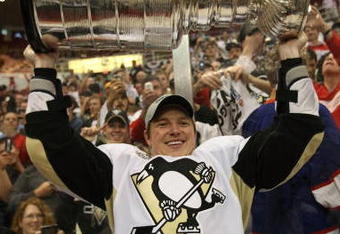 DETROIT - JUNE 12: Ruslan Fedotenko #26 of the Pittsburgh Penguins celebrates with the Stanley Cup following the Penguins victory over the Detroit Red Wings in Game Seven of the 2009 NHL Stanley Cup Finals at Joe Louis Arena on June 12, 2009 in Detroit, Michigan. (Photo by Bruce Bennett/Getty Images)