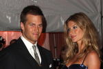 NEW YORK - MAY 04:  NFL player Tom Brady and model Gisele Bundchen attends 'The Model as Muse: Embodying Fashion' Costume Institute Gala at The Metropolitan Museum of Art on May 4, 2009 in New York City.  (Photo by Stephen Lovekin/Getty Images)