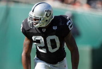 OAKLAND, CA - OCTOBER 19:  Darren McFadden #20 of the Oakland Raiders lines up for a play during the game against the New York Jets on October 19, 2008 at the Oakland-Alameda County Coliseum in Oakland, California. (Photo by Jed Jacobsohn/Getty Images)