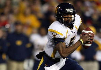 CINCINNATI - NOVEMBER 17:  Patrick White #5 of the West Virginia Mountaineers runs with the ball during the Big East Conference game against the Cincinnati Bearcats at Nippert Stadium November 17, 2007 in Cincinnati, Ohio.  (Photo by Andy Lyons/Getty Images)