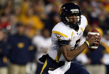 CINCINNATI - NOVEMBER 17:  Patrick White #5 of the West Virginia Mountaineers runs with the ball during the Big East Conference game against the Cincinnati Bearcats at Nippert Stadium November 17, 2007 in Cincinnati, Ohio.  (Photo by Andy Lyons/Getty Images)
