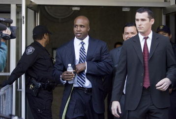SAN FRANCISCO - JUNE 6:  Barry Bonds leaves the Phillip Burton Federal Building and United States Court House after making two appearances in United States District Court June 6, 2008 in San Francisco, California.  Bonds was arraigned on 14 counts of false statements and one count of obstruction of justice in a May 13 superseding indictment. He also appeared for a status conference on setting a trial date.  (Photo by David Paul Morris/Getty Images)