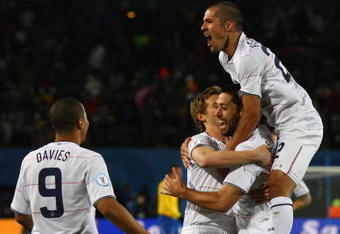 JOHANNESBURG, SOUTH AFRICA - JUNE 28:  Clint Dempsey of USA celebrates scoring the opening goal with his team mates during the FIFA Confederations Cup Final between USA and Brazil at the Ellis Park Stadium on June 28, 2009 in Johannesburg, South Africa.  (Photo by Alex Livesey/Getty Images)