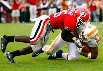 ATHENS, GA - OCTOBER 11:  Rennie Curran #35 of the Georgia Bulldogs tackles Arian Foster #27 of the Tennessee Volunteers for a loss on third down during the game at Sanford Stadium on October 11, 2008 in Athens, Georgia.  (Photo by Kevin C. Cox/Getty Images)