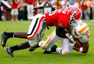 ATHENS, GA - OCTOBER 11:  Rennie Curran #35 of the Georgia Bulldogs tackles Arian Foster #27 of the Tennessee Volunteers for a loss on third down during the game at Sanford Stadium on October 11, 2008 in Athens, Georgia.  (Photo by Kevin C. Cox/Getty Images)