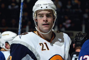 UNIONDALE, NY - FEBRUARY 28:  Drew Stafford #21 of the Buffalo Sabres skates against the New York Islanders on February 28, 2009 at Nassau Coliseum in Uniondale, New York. The Isles defeated the Sabres 2-0.  (Photo by Jim McIsaac/Getty Images)