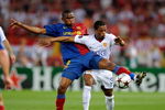 ROME, ITALY - MAY 27:  Samuel Eto'o (L) of FC Barcelona competes for the ball with Patrice Evra of Manchester United during the UEFA Champions League Final match between Barcelona and Manchester United at the Stadio Olimpico on May 27, 2009 in Rome, Italy.  (Photo by Claudio Villa/Getty Images)