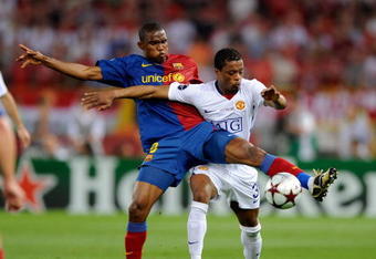 ROME, ITALY - MAY 27:  Samuel Eto'o (L) of FC Barcelona competes for the ball with Patrice Evra of Manchester United during the UEFA Champions League Final match between Barcelona and Manchester United at the Stadio Olimpico on May 27, 2009 in Rome, Italy.  (Photo by Claudio Villa/Getty Images)