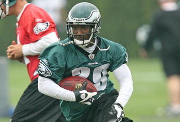 PHILADELPHIA - MAY 1: Running back LeSean McCoy #29 of the Philadelphia Eagles runs the ball during minicamp practice at the NovaCare Complex on May 1, 2009 in Philadelphia, Pennsylvania. (Photo by Hunter Martin/Getty Images)
