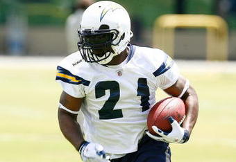 SAN DIEGO - MAY 03: Running back LaDainian Tomlinson #21 of the San Diego Chargers runs upfield during a practice drill at minicamp at the Chargers training facility on May 3, 2009 in San Diego, California. (Photo by Kevin Terrell/Getty Images)
