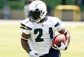 SAN DIEGO - MAY 03: Running back LaDainian Tomlinson #21 of the San Diego Chargers runs upfield during a practice drill at minicamp at the Chargers training facility on May 3, 2009 in San Diego, California. (Photo by Kevin Terrell/Getty Images)