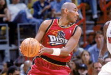 16 Jan 2001:  Michael Curry #32 of the Detroit Pistons looks to move the ball during the game against the Miami Heat at the American Airlines Arena in Miami, Florida.  The Heat defeated the Pistons 93-85.    NOTE TO USER: It is expressly understood that the only rights Allsport are offering to license in this Photograph are one-time, non-exclusive editorial rights. No advertising or commercial uses of any kind may be made of Allsport photos. User acknowledges that it is aware that Allsport is an editorial sports agency and that NO RELEASES OF ANY TYPE ARE OBTAINED from the subjects contained in the photographs.Mandatory Credit: Eliot J. Schechter  /Allsport