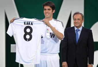 MADRID, SPAIN - JUNE 30:  New signing Kaka (L) presents his new Real Madrid shirt beside club President Florentino Perez during his official presentation as a Real Madrid player at the Santiago Bernabeu Stadium on June 30, 2009 in Madrid, Spain.  (Photo by Denis Doyle/Getty Images)