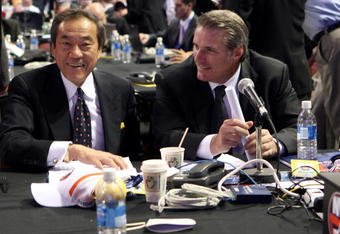 MONTREAL, QC - JUNE 26:  (L-R) Team owner Charles Wang and General Manager Garth Snow of the New York Islanders sit at their draft table prior to the first round of the 2009 NHL Entry Draft at the Bell Centre on June 26, 2009 in Montreal, Quebec, Canada.  (Photo by Bruce Bennett/Getty Images)
