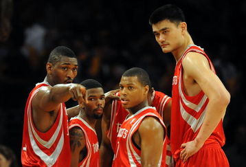 LOS ANGELES, CA - MAY 06:  (L-R) Ron Artest #96, Aaron Brooks #0, Kyle Lowry #7 and Yao Ming #11 of the Houston Rockets huddle against the Los Angeles Lakers in Game Two of the Western Conference Semifinals during the 2009 NBA Playoffs at Staples Center on May 6, 2009 in Los Angeles, California. NOTE TO USER: User expressly acknowledges and agrees that, by downloading and or using this photograph, User is consenting to the terms and conditions of the Getty Images License Agreement.  (Photo by Harry How/Getty Images)