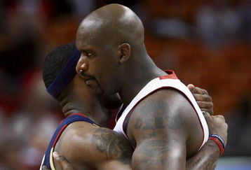 MIAMI - FEBRUARY 01:  Shaquille O'Neal #32 of the Miami Heat greets LeBron James #23 of the Cleveland Cavaliers before the game at American Airlines Arena February 1, 2007 in Miami, Florida. NOTE TO USER: User expressly acknowledges and agrees that, by downloading and or using this photograph, User is consenting to the terms and conditions of the Getty Images License Agreement.  (Photo by Doug Benc/Getty Images)