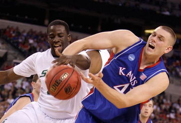 INDIANAPOLIS - MARCH 27:  Draymond Green #23 of the Michigan State Spartans fights for control of the ball against Cole Aldrich #45 of the Kansas Jayhawks during the third round of the NCAA Division I Men's Basketball Tournament at the Lucas Oil Stadium on March 27, 2009 in Indianapolis, Indiana.  (Photo by Andy Lyons/Getty Images)