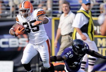 BALTIMORE - SEPTEMBER 21:  Jerome Harrison #35 of the Cleveland Browns breaks a tackle by Ed Reed #20 of the Baltimore Ravens and scores a touchdown September 21, 2008 at M&T Bank Stadium in Baltimore, Maryland.  (Photo by Greg Fiume/Getty Images)