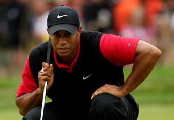 FARMINGDALE, NY - JUNE 21:  Tiger Woods lines up a putt on the seventh hole during the continuation of the third round of the 109th U.S. Open on the Black Course at Bethpage State Park on June 21, 2009 in Farmingdale, New York.  (Photo by Andrew Redington/Getty Images)